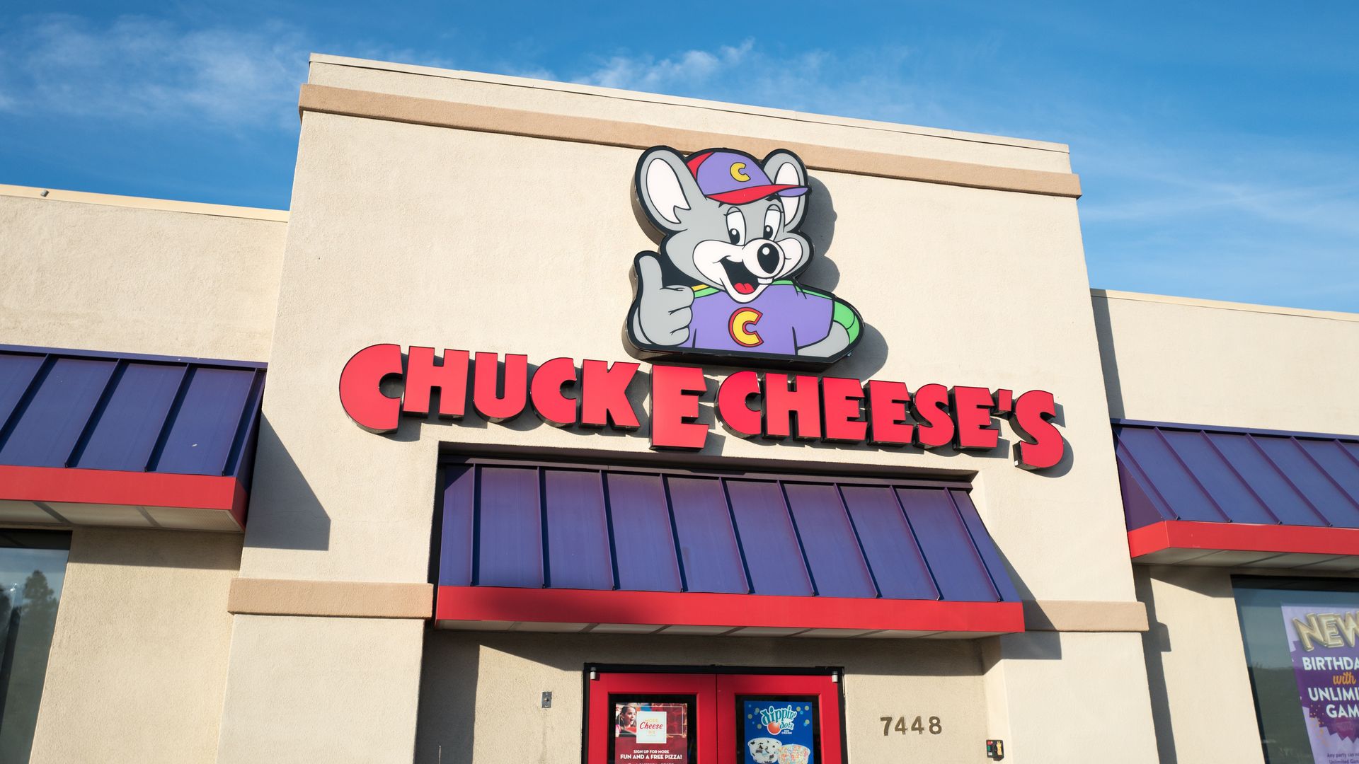 Chuck e cheese storefront.