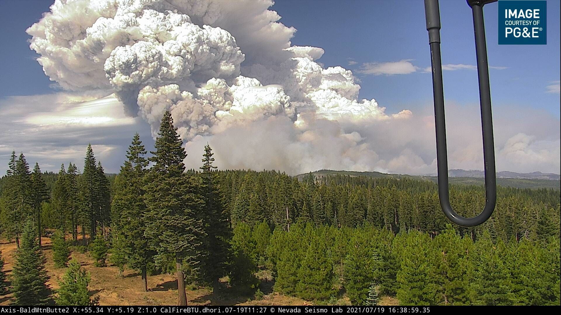Towering cloud of smoke from the Dixie wildfire in California. 
