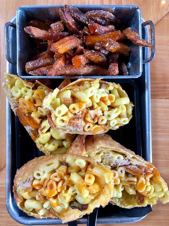 mac-cheese-egg-roll-charlotte-kre8-gastropub-charlotte-wooden-robot