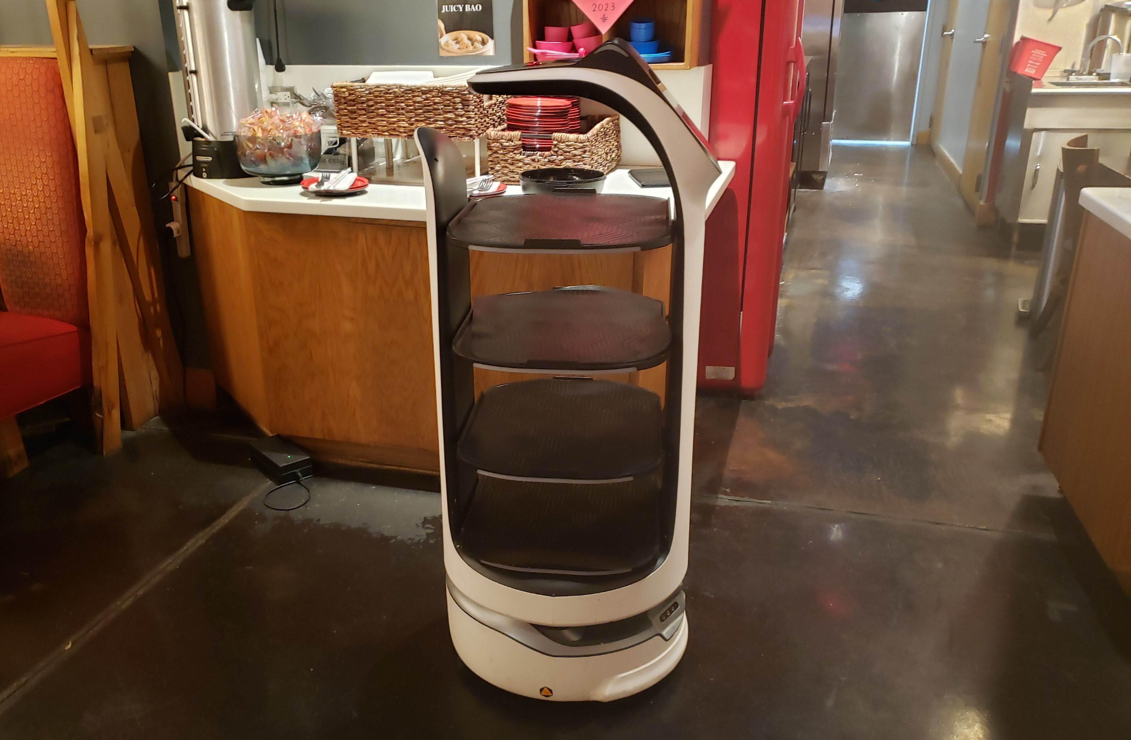 Chicago restaurants experiment with robots and AI Axios Chicago