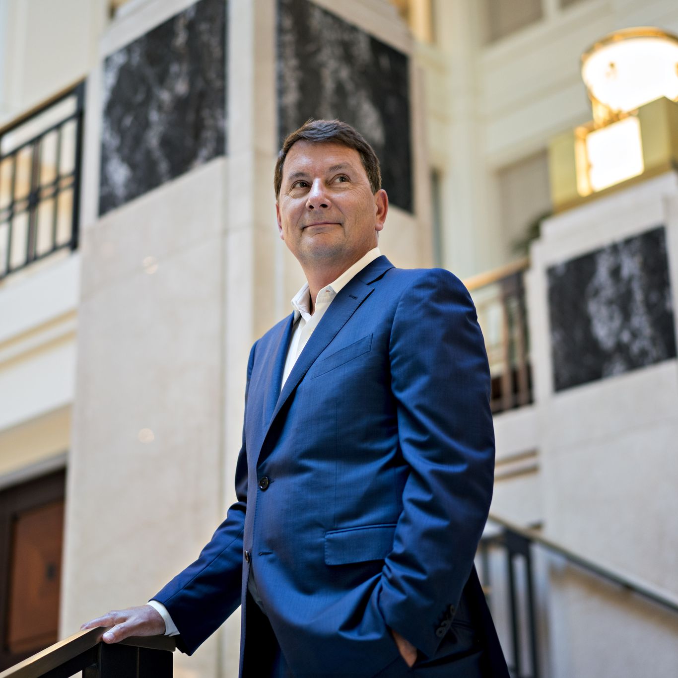 Behind the scenes: Ballard back in favor in the West Wing