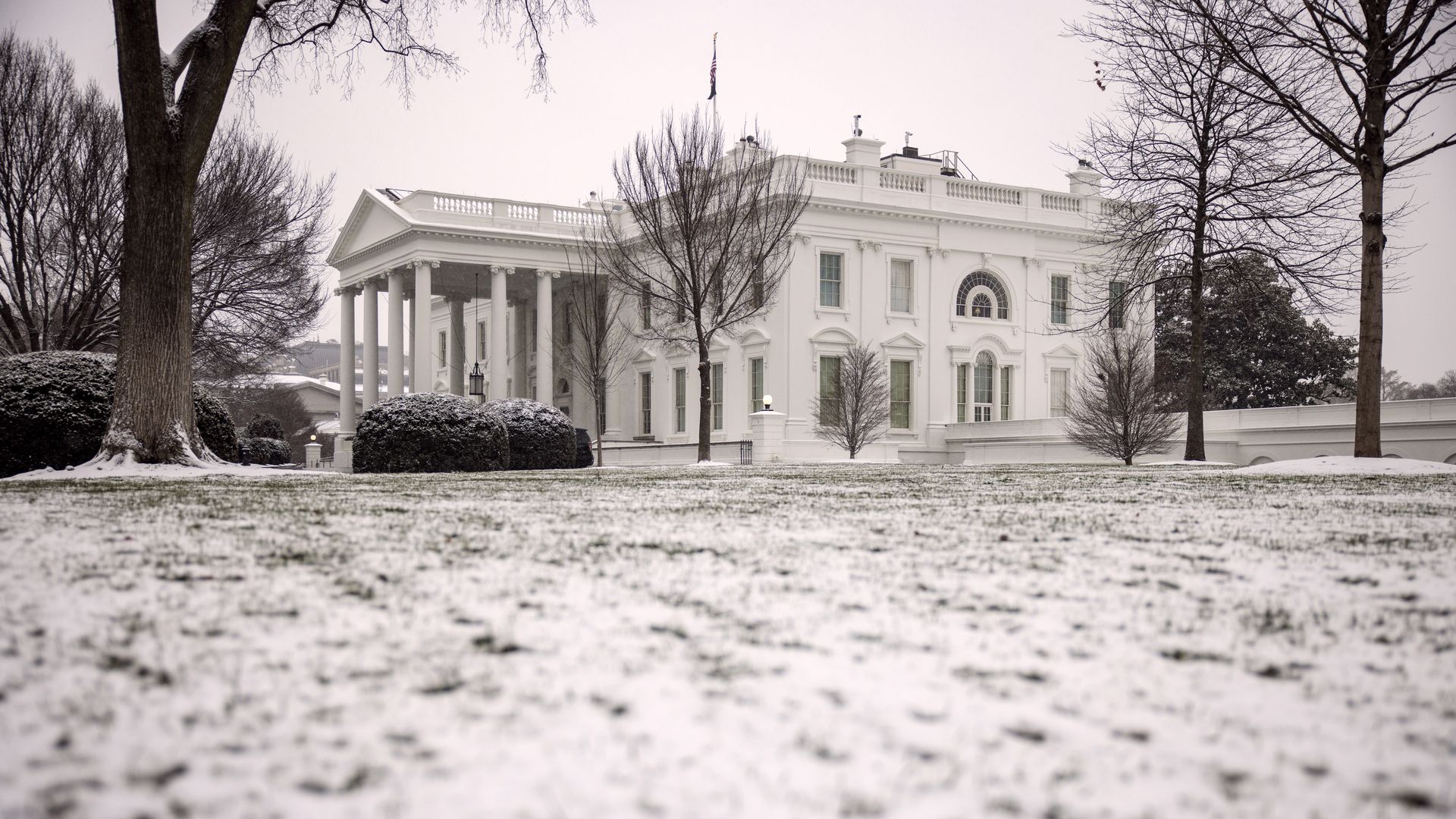 Picture of a snowy White House in January.