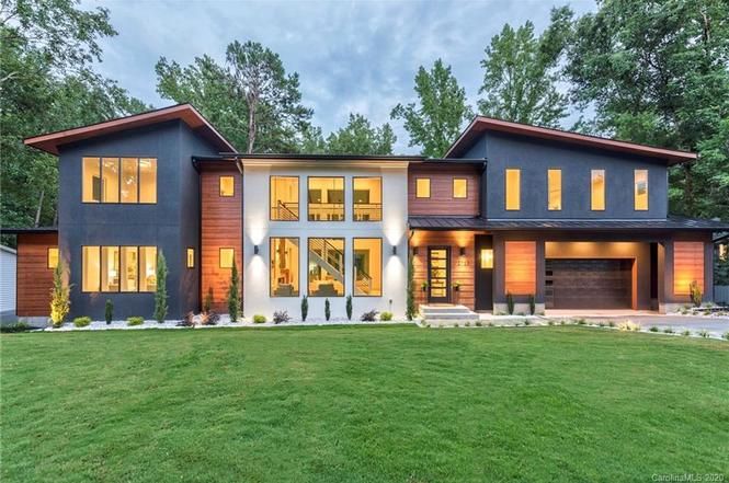 2732 Huntingtowne Farms Ln Charlotte, NC 28210