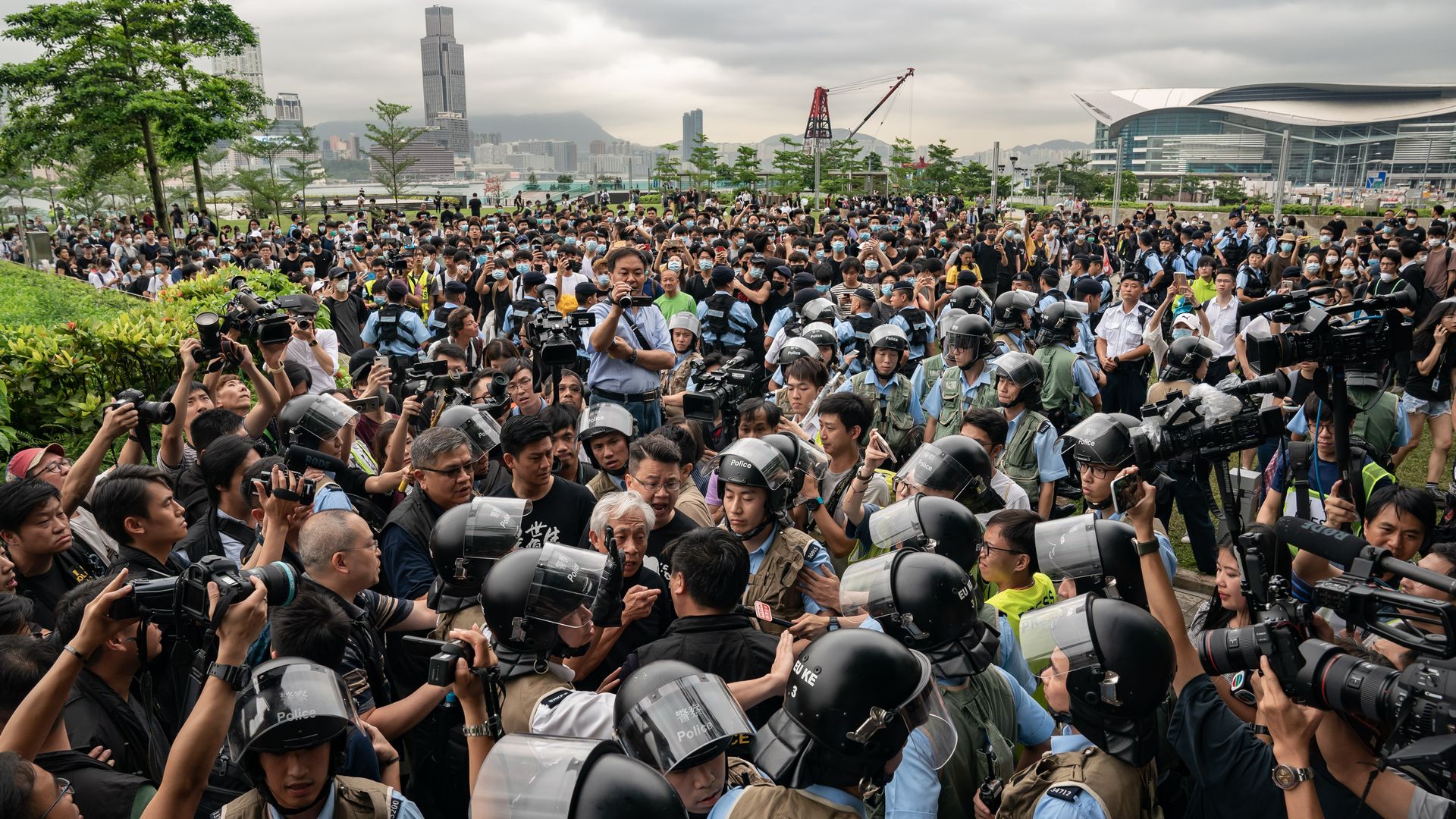 esidents argue with police officers at the Tamar Park outside the Central Government Complex on June 13, 2019 in Hong Kong.
