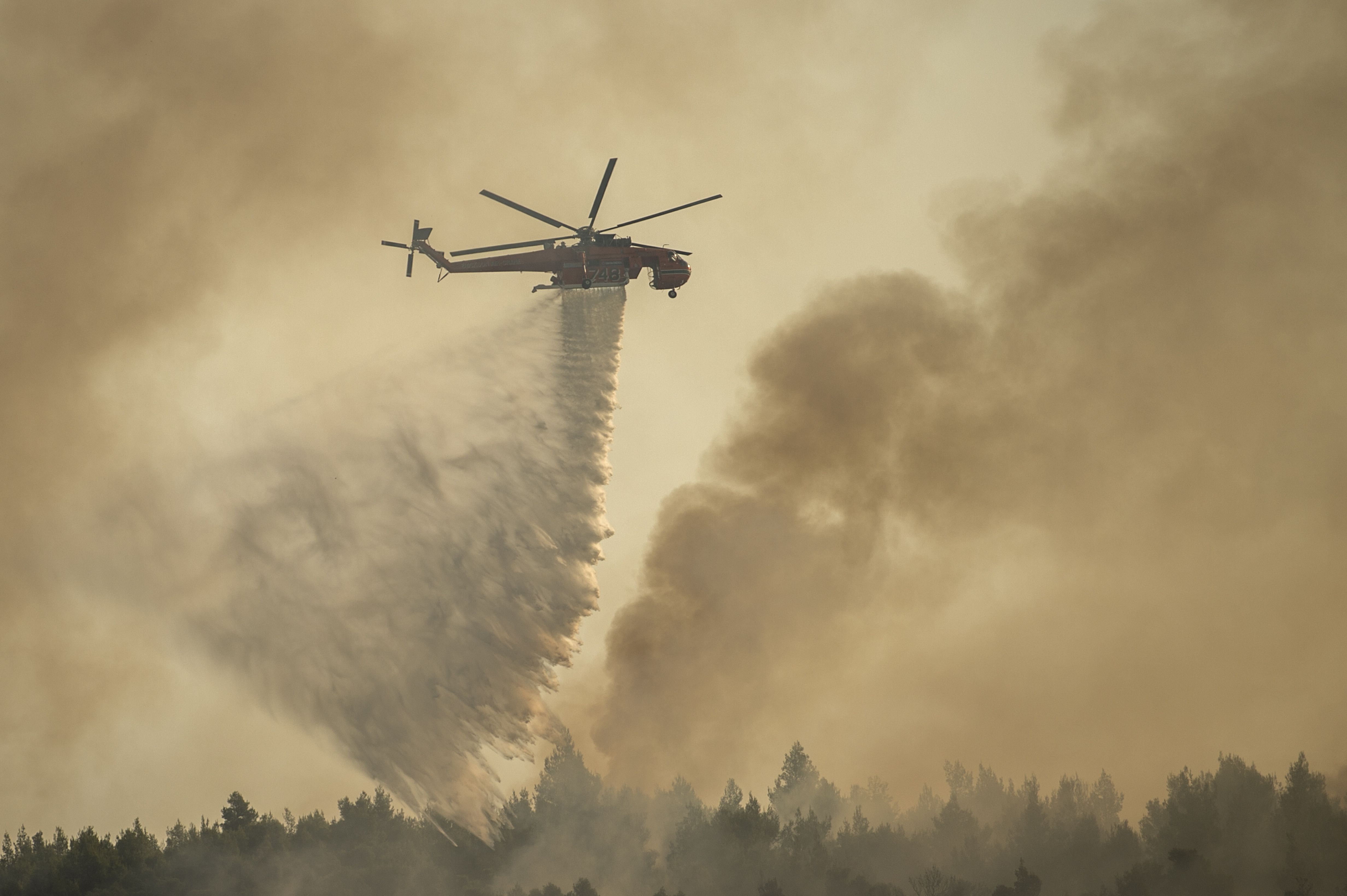 Picture of a helicopter extinguishing a fire