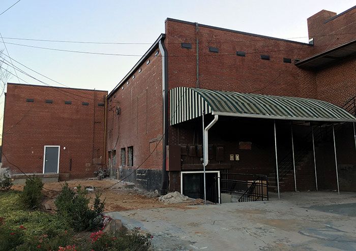 outside-amelies-park-road