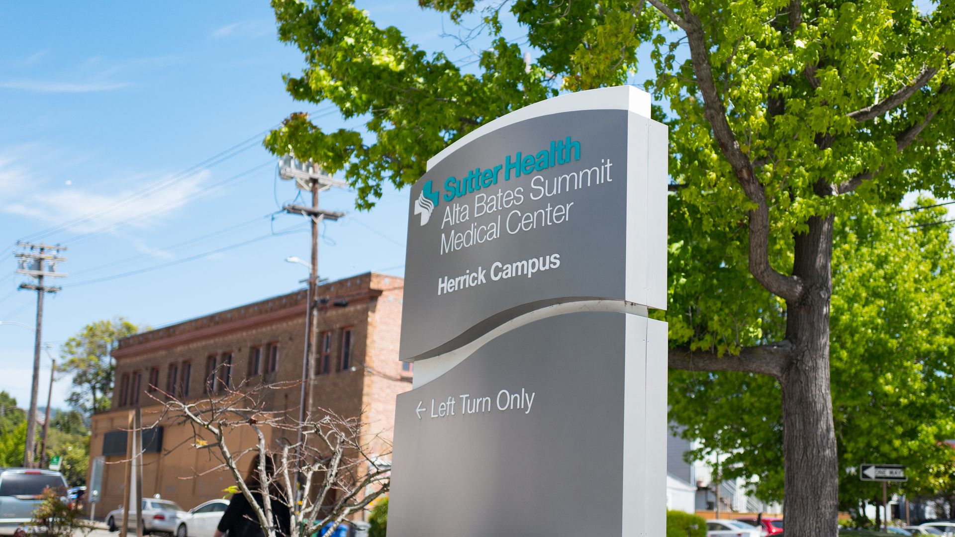 Sign for Sutter Health Alta Bates Summit Medical Center.
