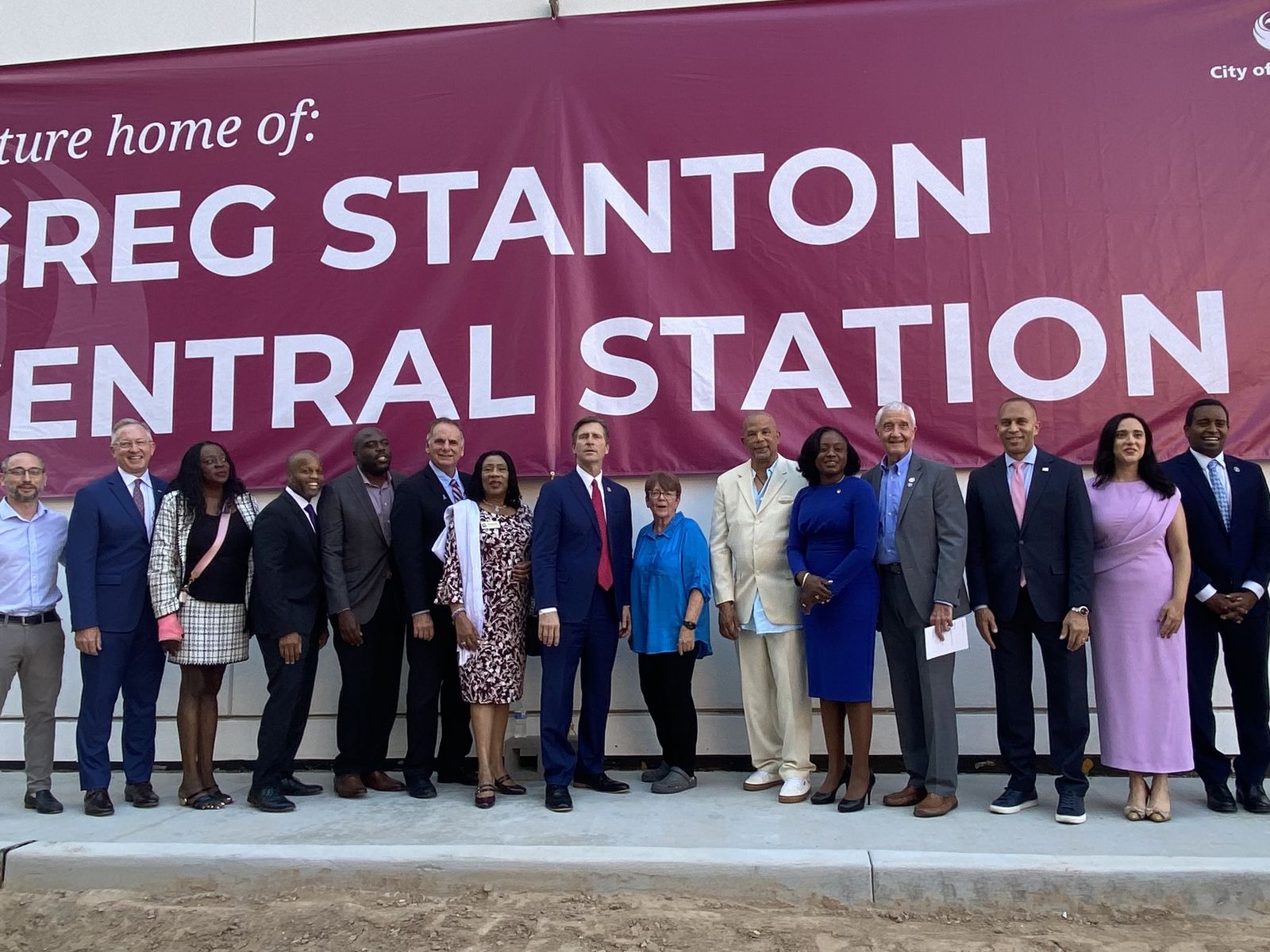 Former Phoenix mayor praised at downtown transit station naming