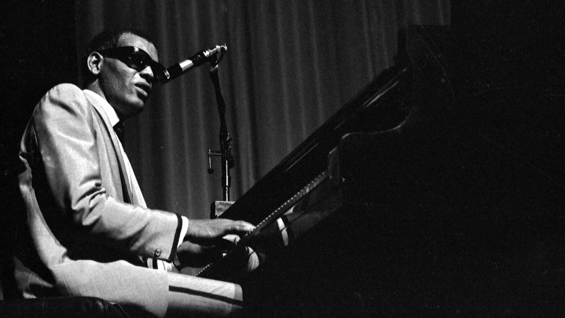 Ray Charles, American musician, in concert at the Olympia. Paris, 1964.