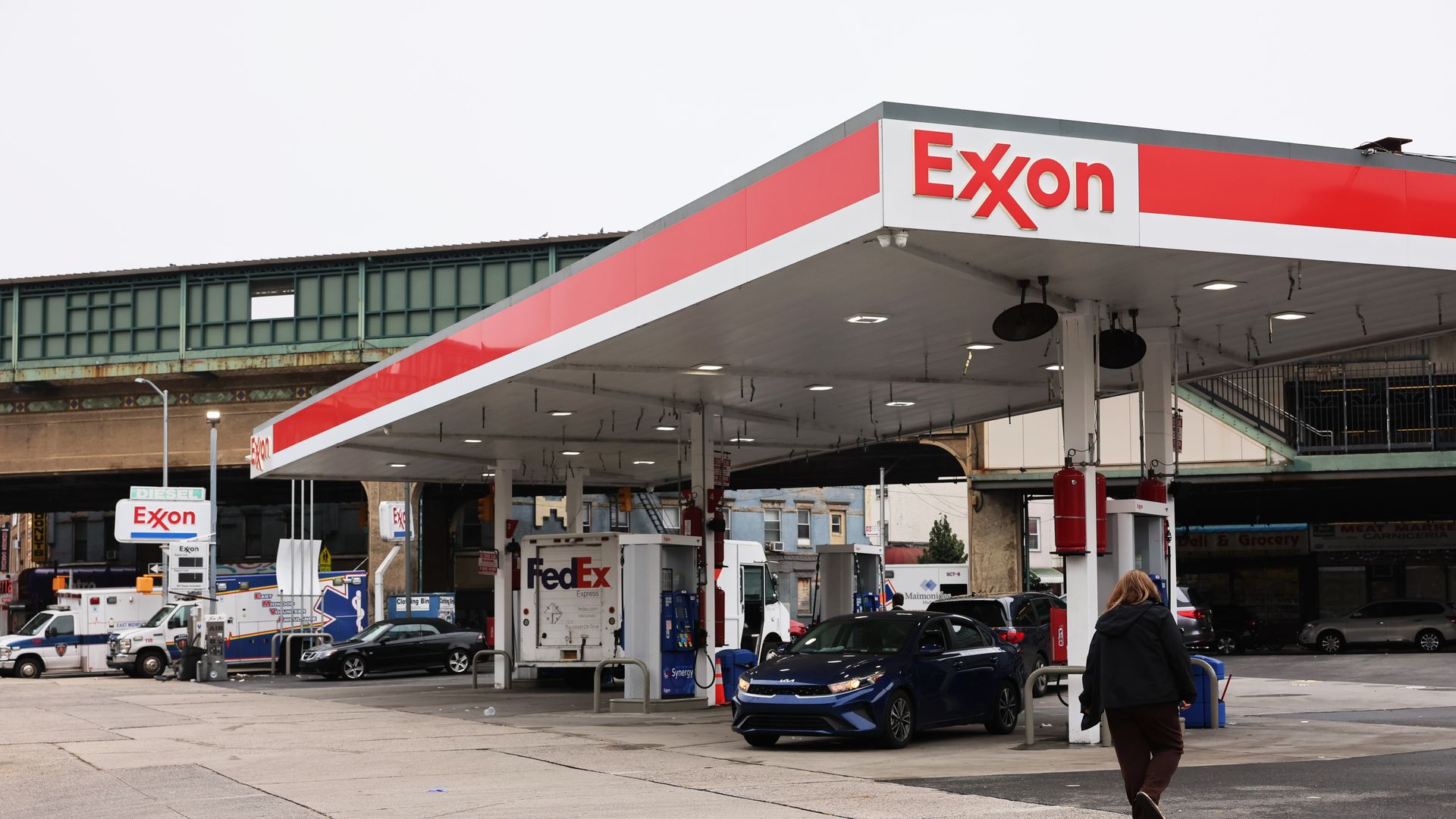 Exxon gas station photo.