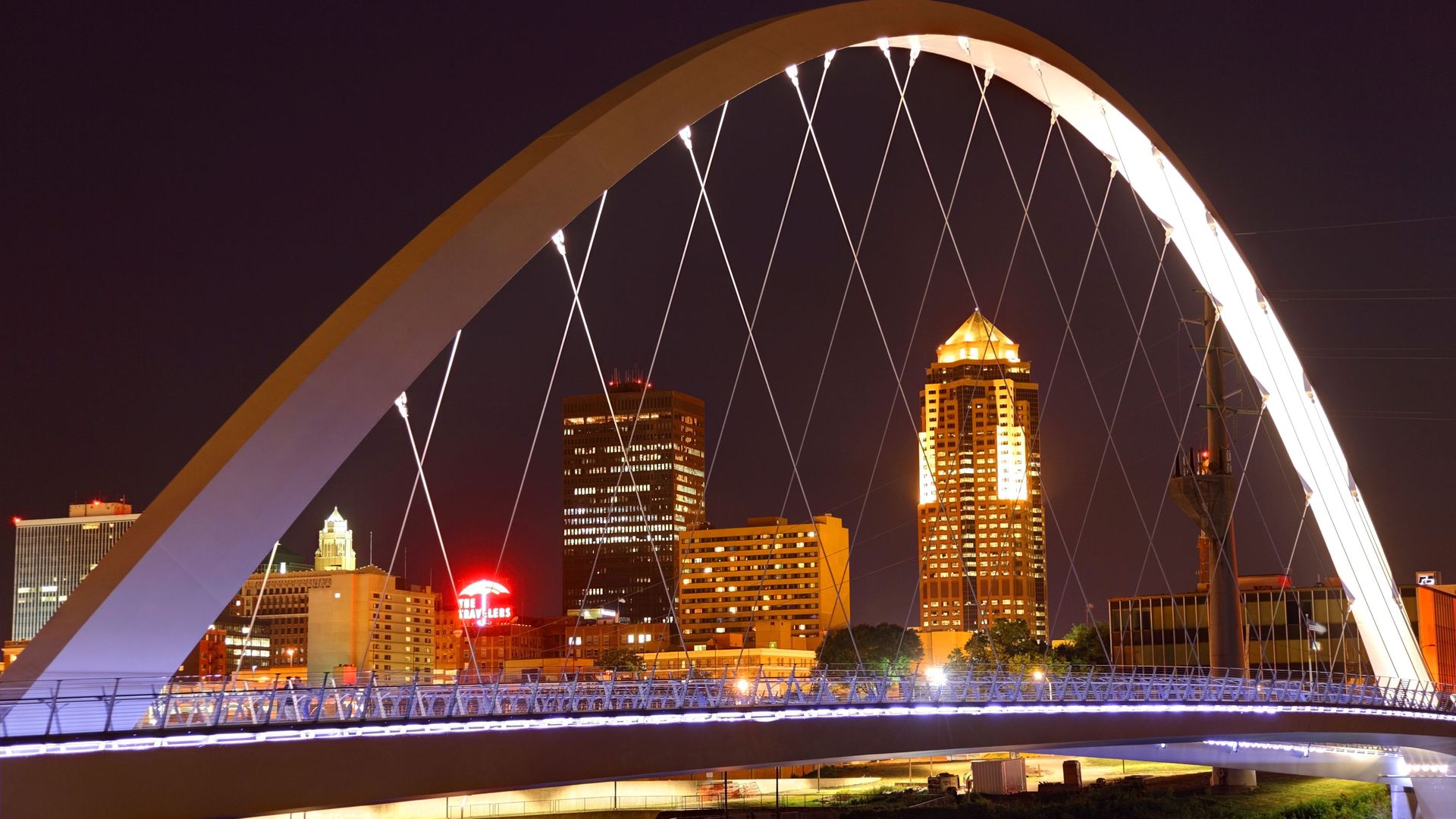 A photo of the Women of Achievement Bridge in Des Moines.