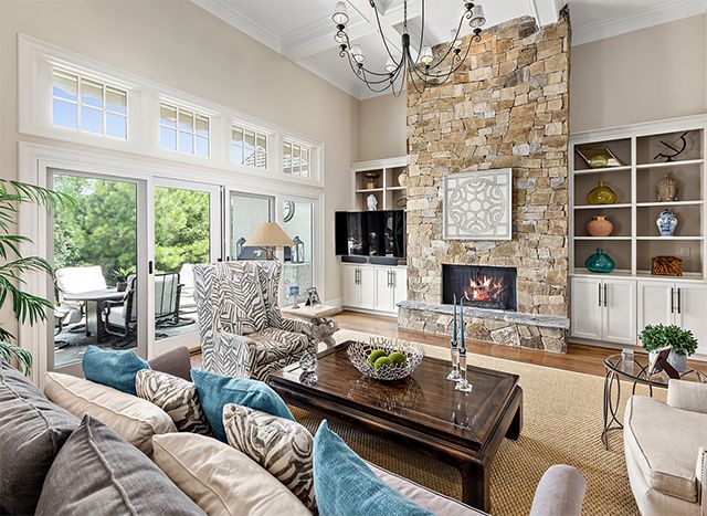 13541 Grand Palisades Parkway living room