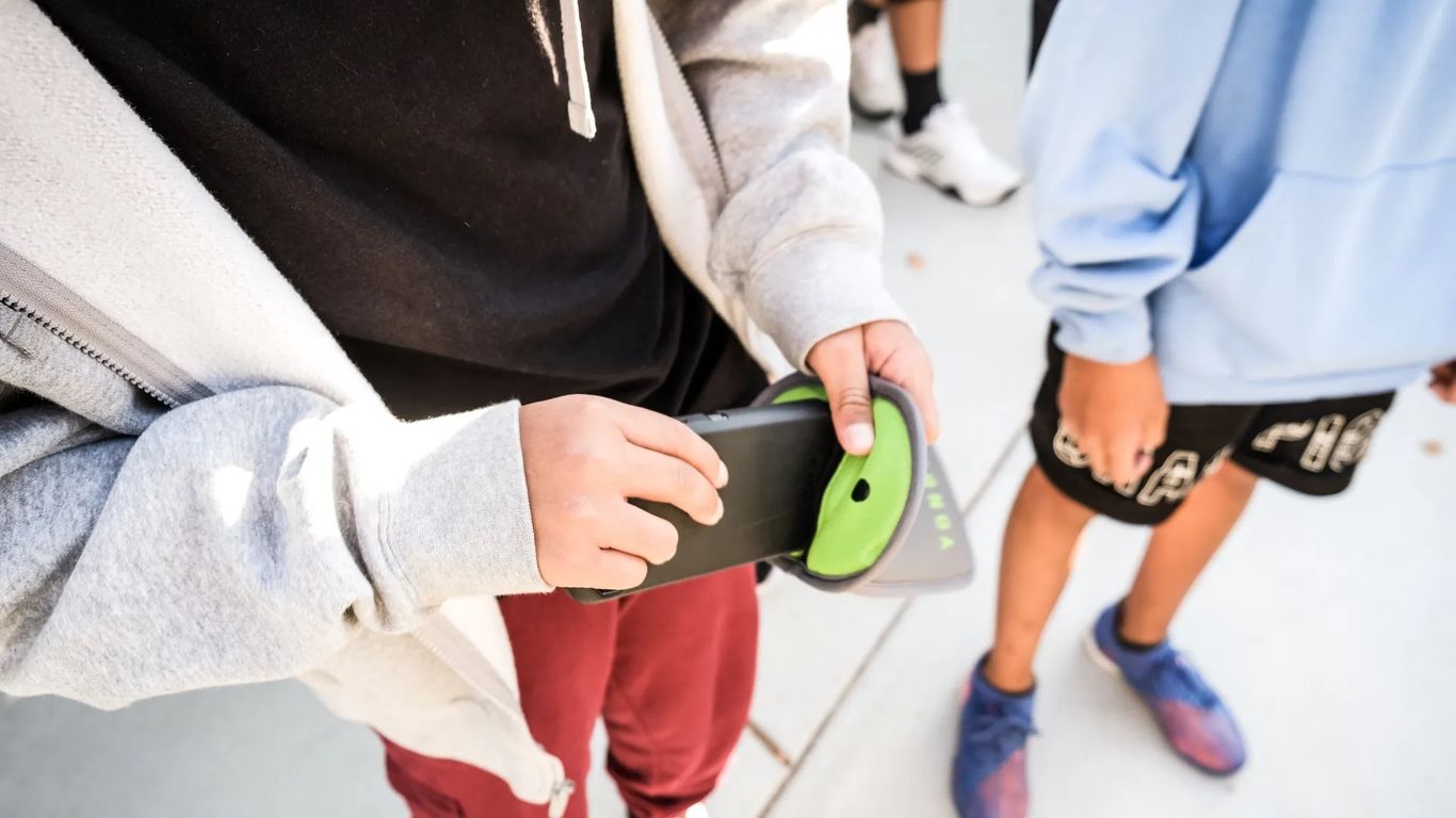 Why one Portland high school is proposing a student cell phone ban ...