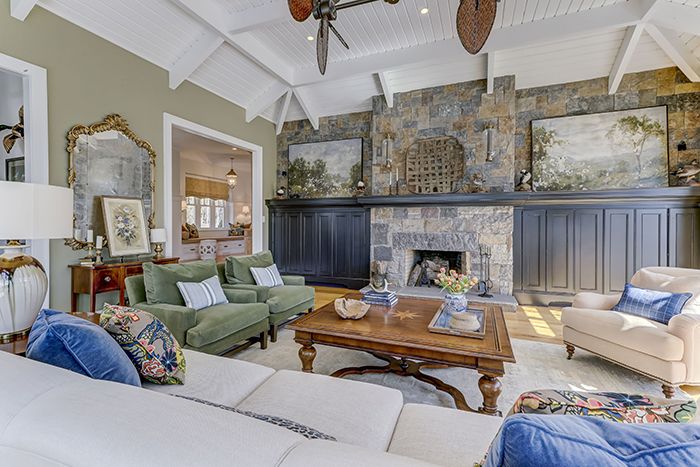 2178-Sandlapper-Drive-family-room