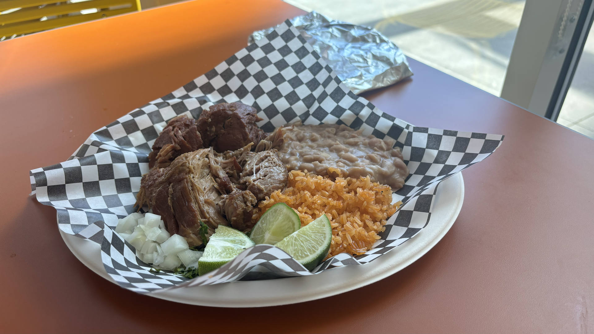 A plate of carnitas