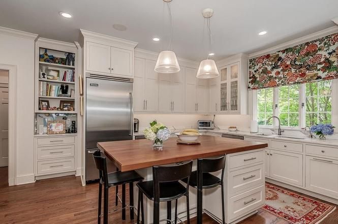 2064 Queens Rd E kitchen