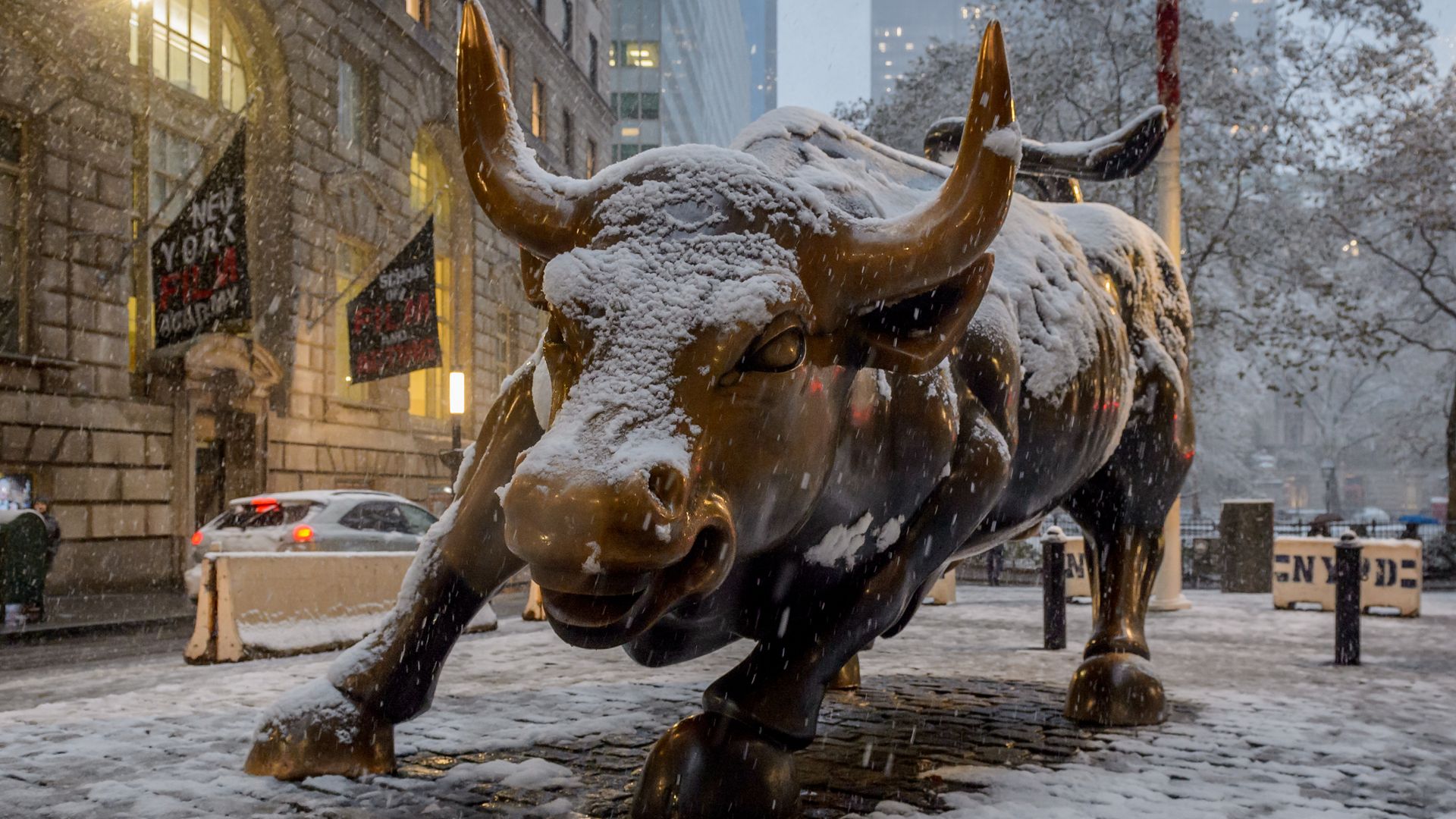 Wall Street bull statue