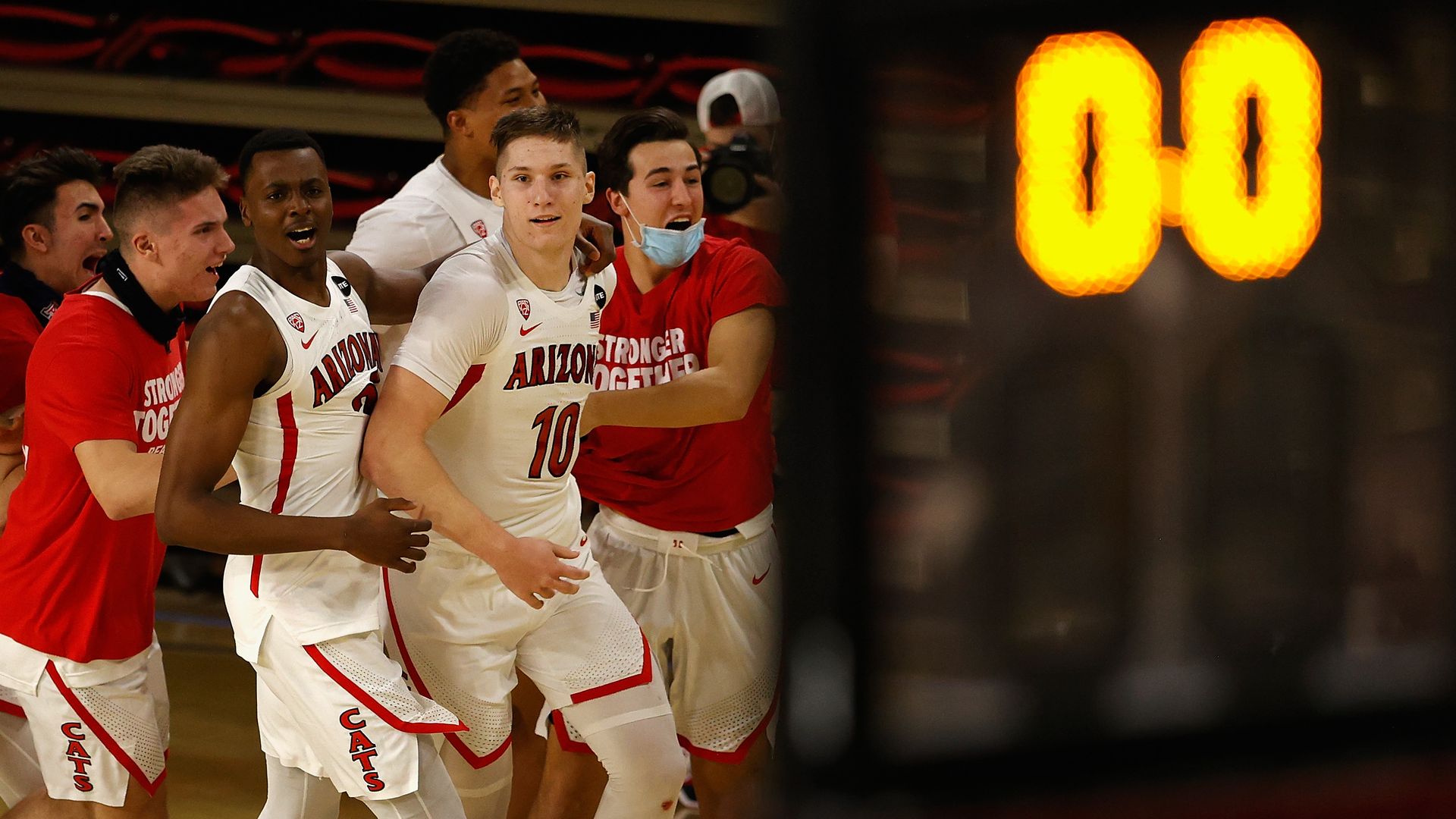 Arizona celebrating