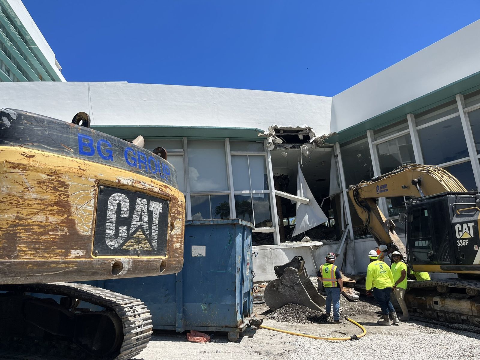 Beach Resort's demolition begins