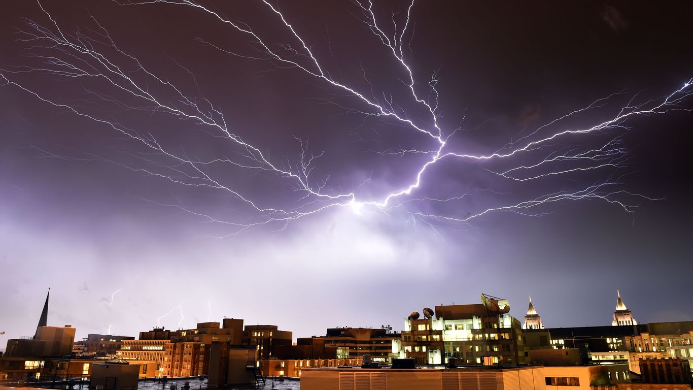 CNN reporter reacts to lightning during live White House segment