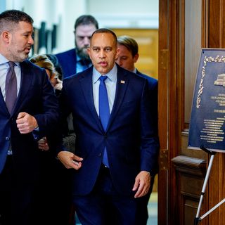 "It's a disgrace": Enraged Democrats vow to fight "Trump-Kennedy Center" renaming