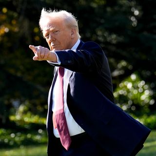 Inside Trump's "uncomfortable" breakfast with Republican senators