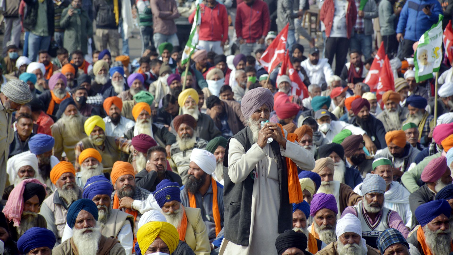 Photo of farmers congregating to protest new farm laws