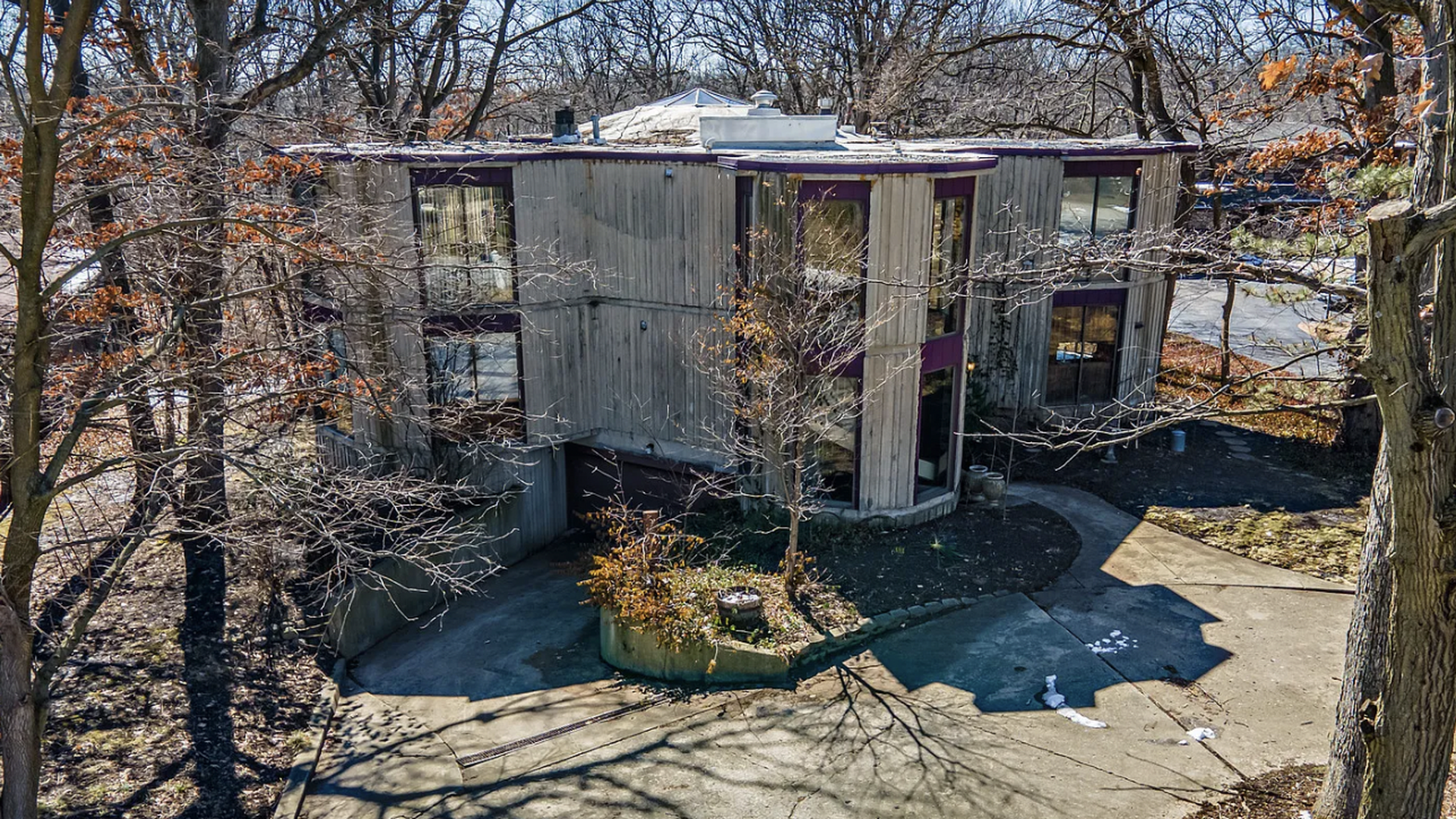 Photo of a circular house 