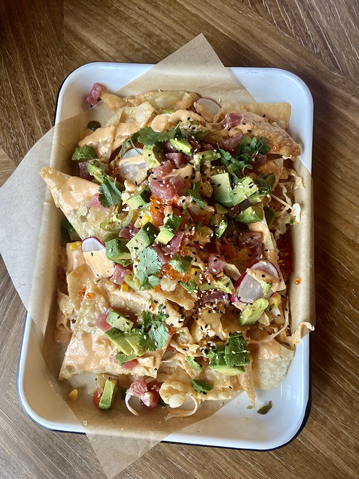 Rally ahi tuna nachos ($21). Photo: Ashley Mahoney/Axios