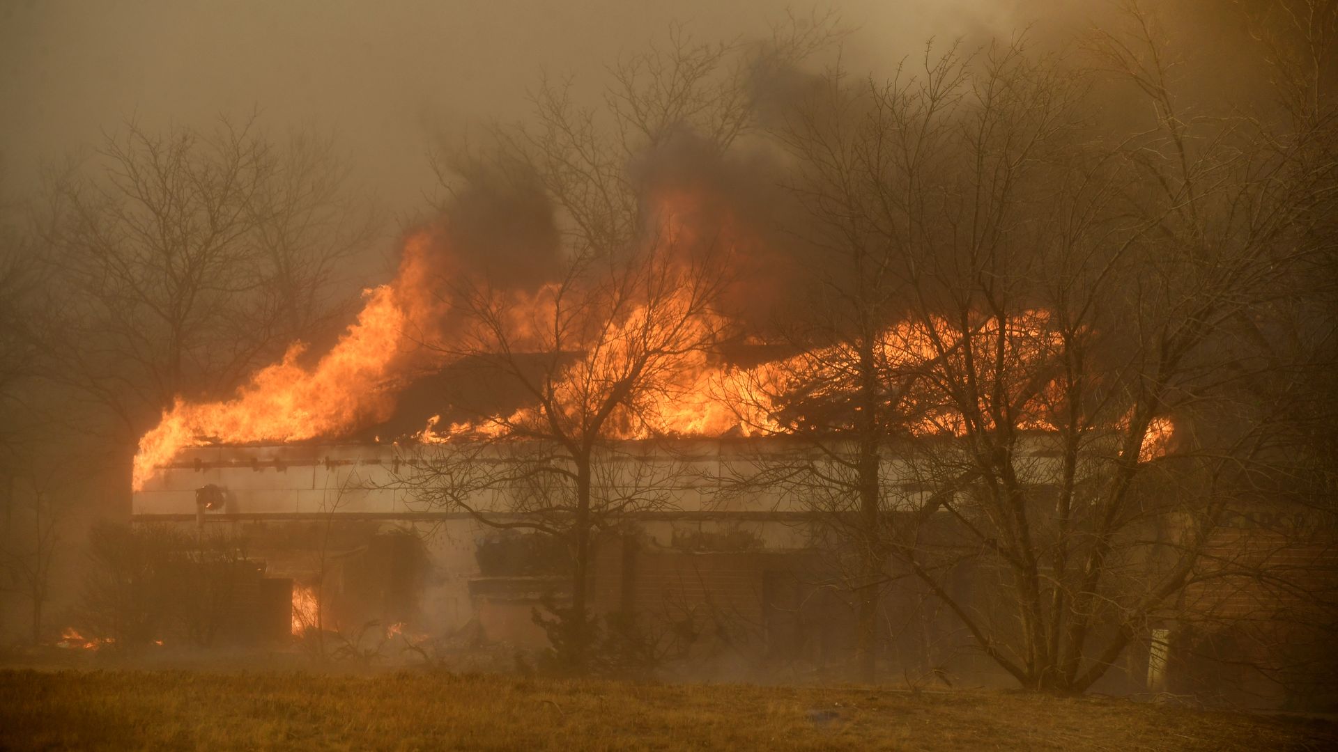 Picture of a building burning in a Colorado wildfire on Dec. 30, 2021.