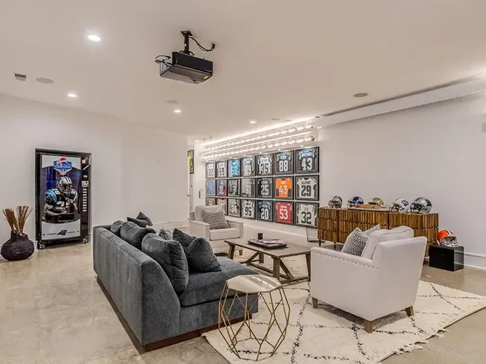 2715 Loch Ln football