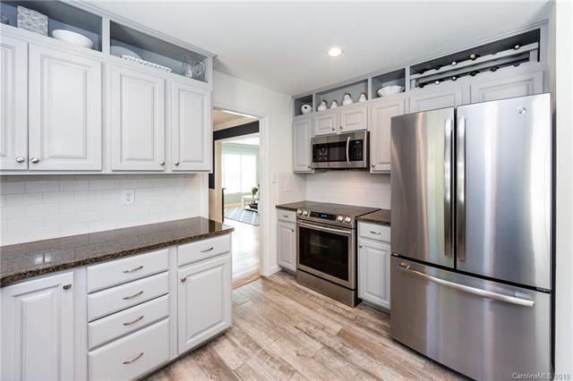 6542 Brynwood Drive kitchen