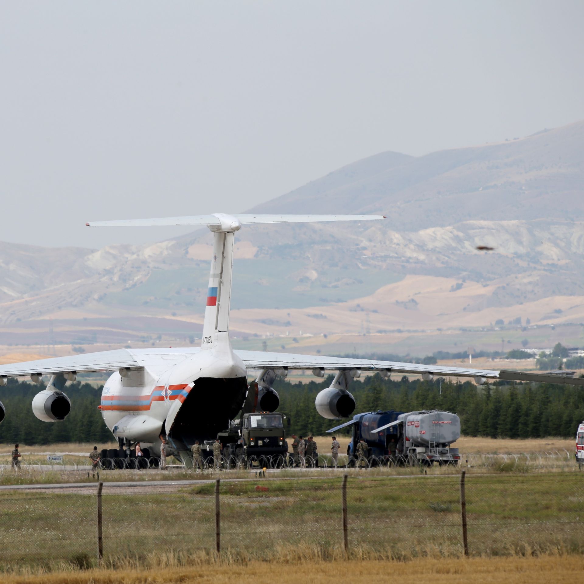 Unloading of a Russian military cargo plane in Ankara, Turkey