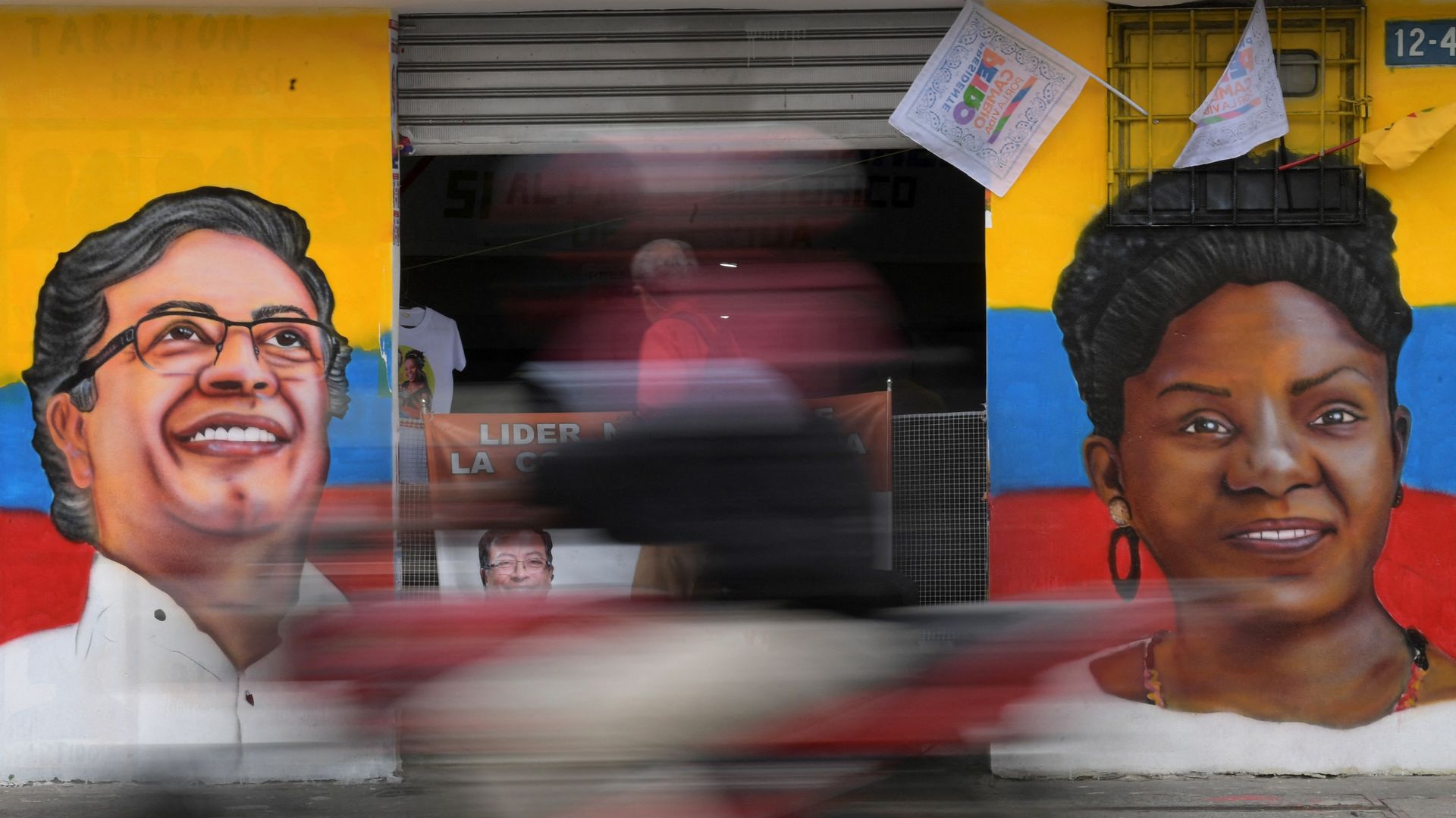 a mural depicting the two frontrunners in the upcoming Colombian presidential election, Gustavo Petro and Francia Marquez