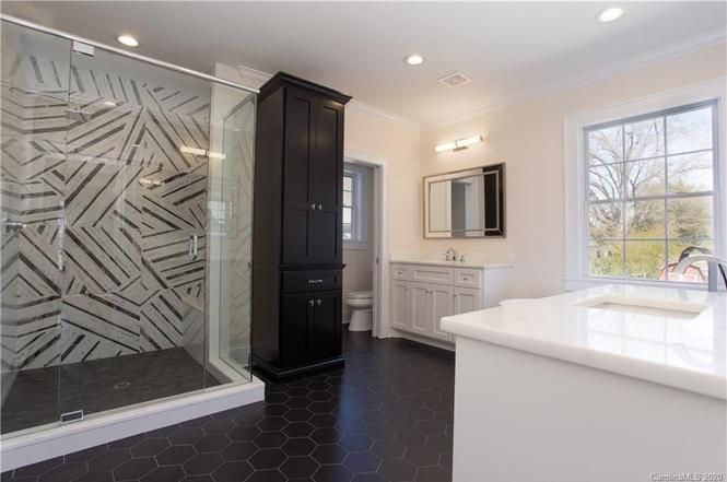 114 W Woodrow Ave bath