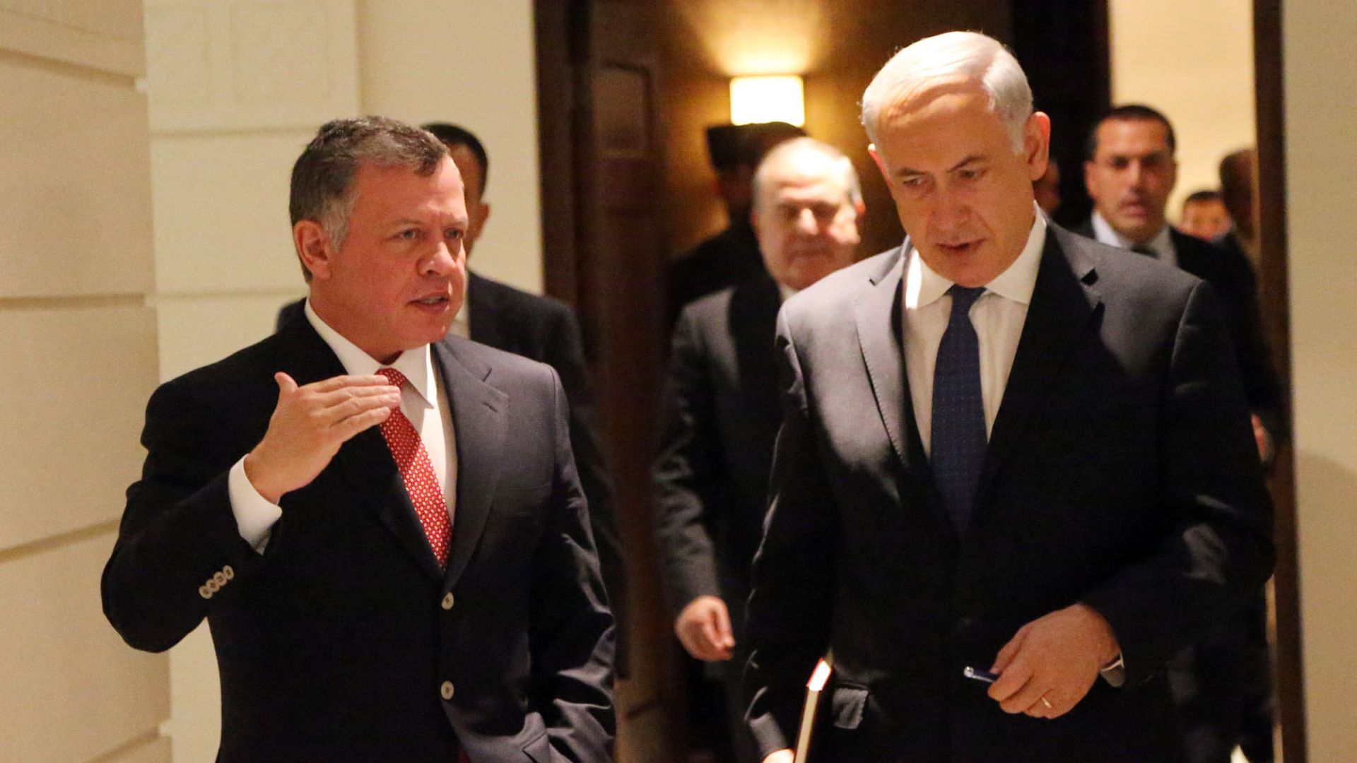 Jordanian King Abdullah II speaks with Benjamin Netanyahu in Amman on Jan. 16, 2014. Photo: Handout/Jordanian Royal Court via Getty Images