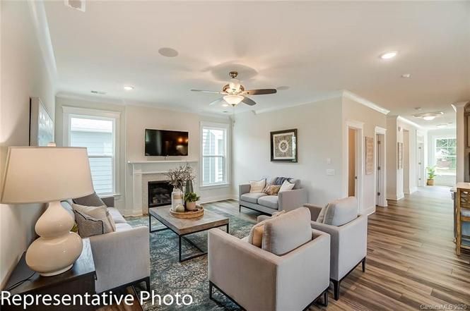 639 Stowe Road living room