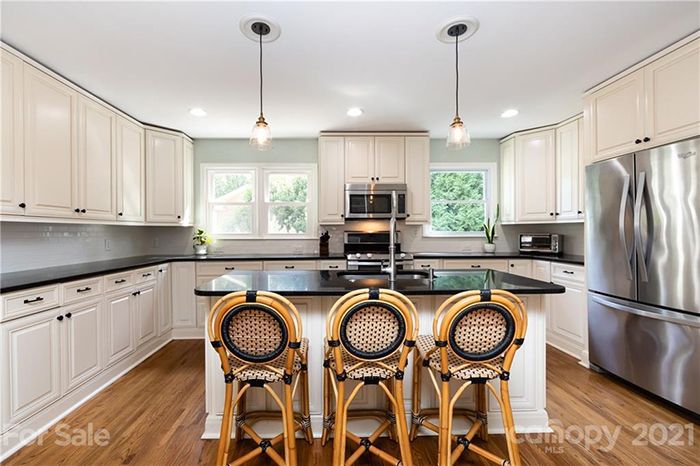 3124 Pendleton Ave kitchen