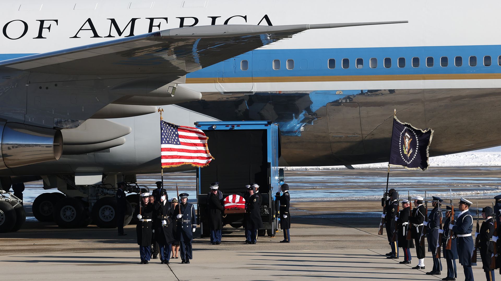  A military honor cordon transfers the flag-draped casket of former U.S. President Jimmy Carter to a hearse during an arrival ceremony on January 07, 2025 in Joint Base Andrews, Maryland. C
