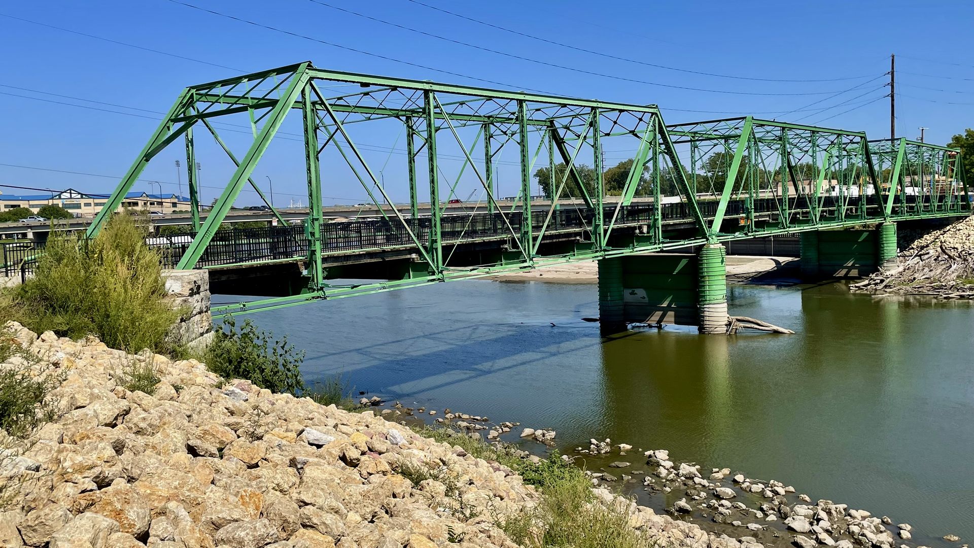 A photo of the Jackson Street Bridge in Des Moines.