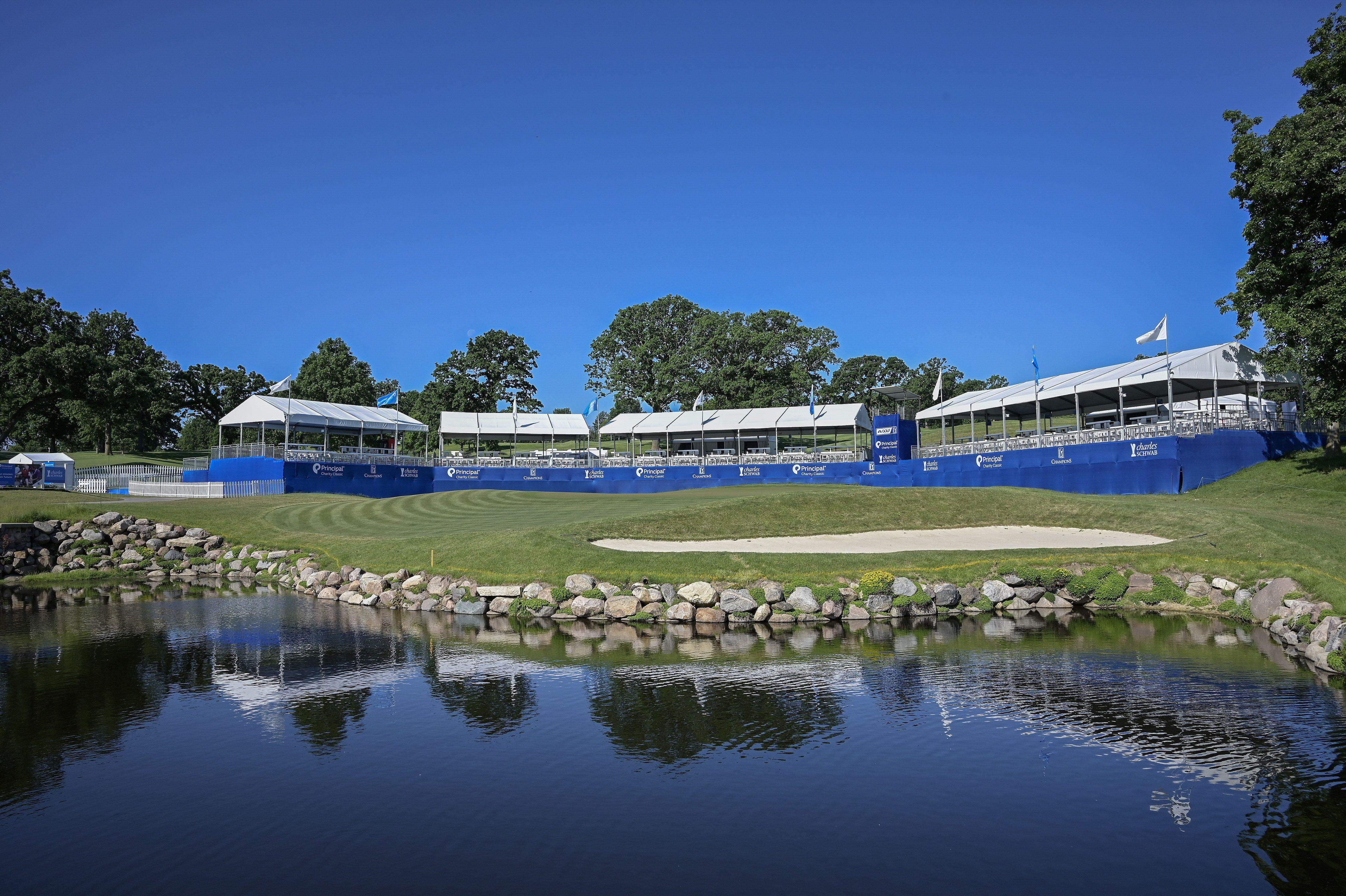 A photo of Wakonda Club.