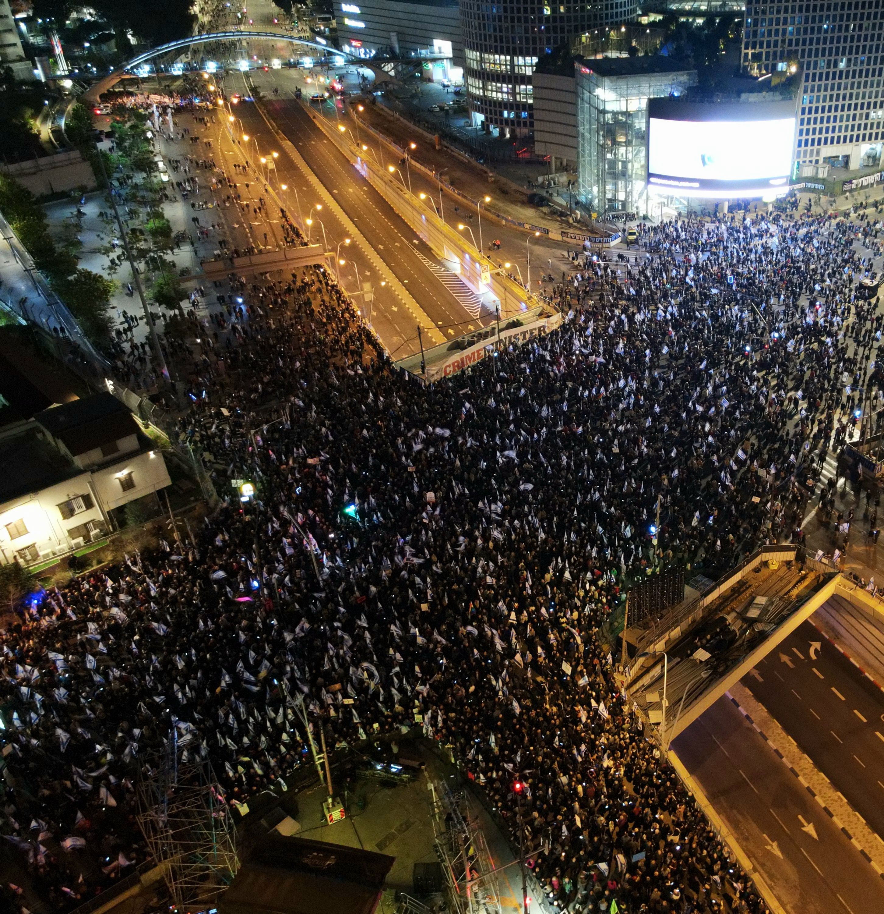 Israel protests: Over 100,000 rally against Netanyahu's government