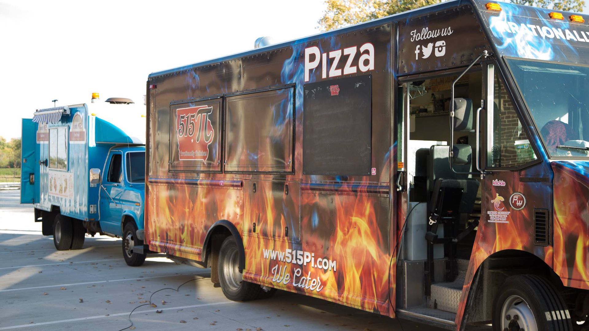 A photo of a food truck in Des Moines. 