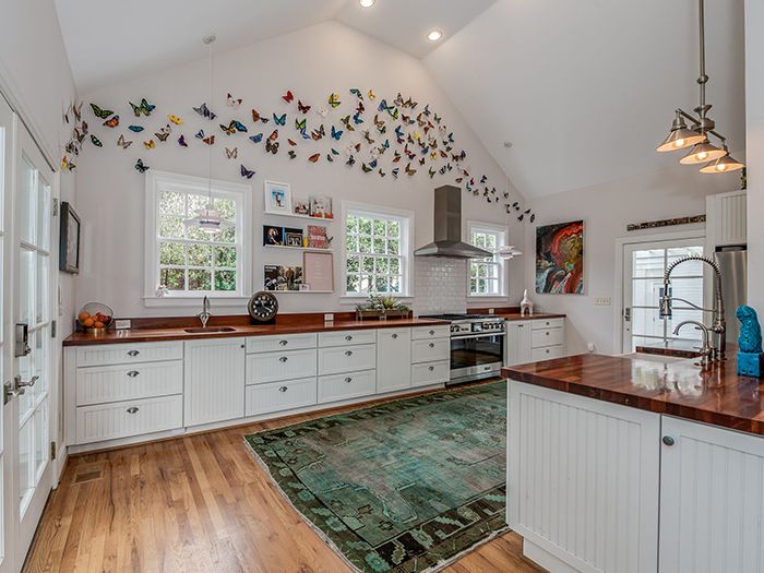 3021 Belvedere Ave kitchen