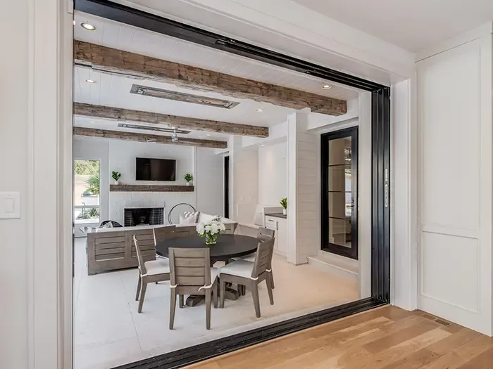 2715 Loch Ln outdoor living room