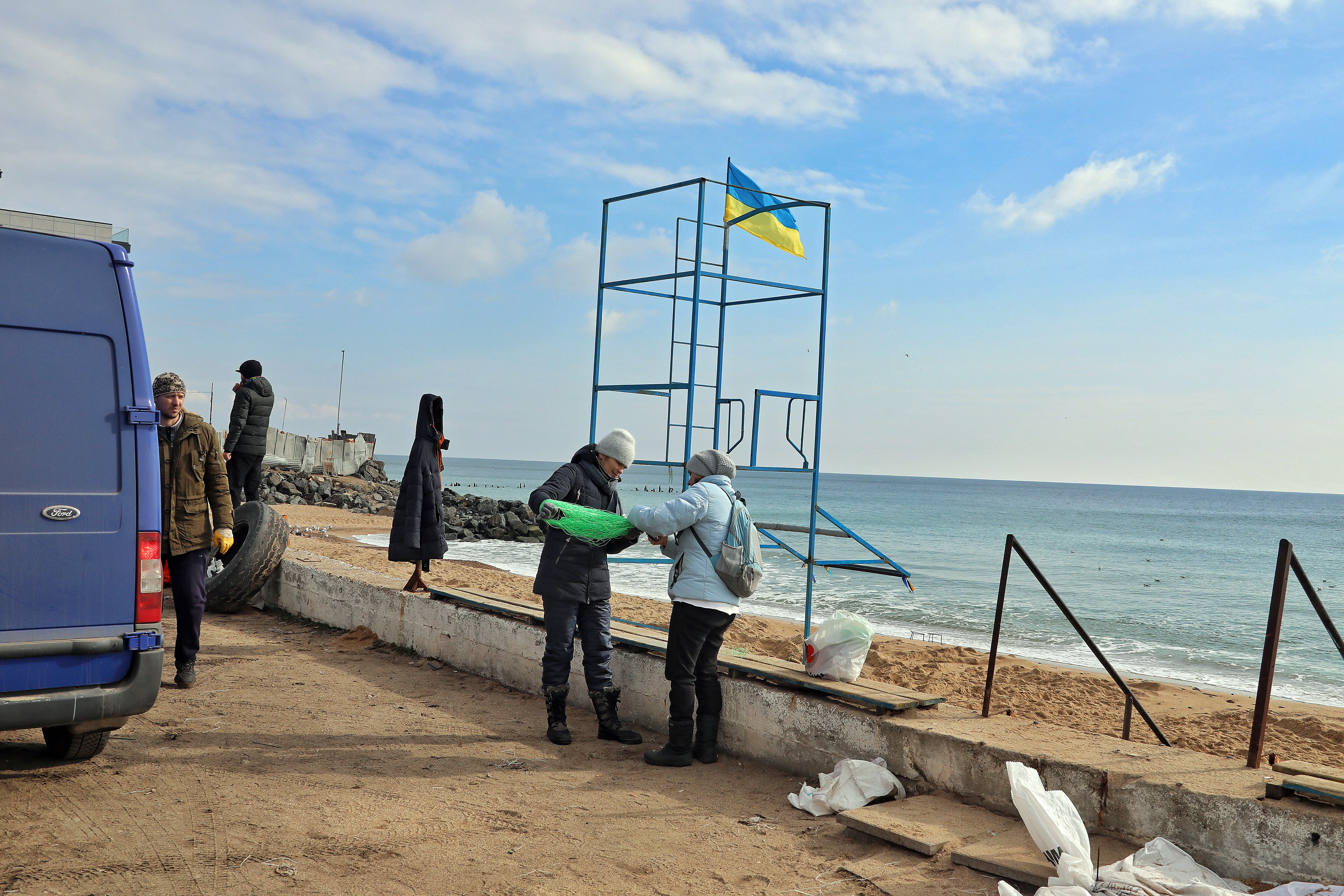  Volunteers help with filling the bags with sand on local beaches for the protection of civilian and military facilities in Odesa, southern Ukraine. 