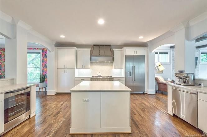 1805 Chatham Ave kitchen