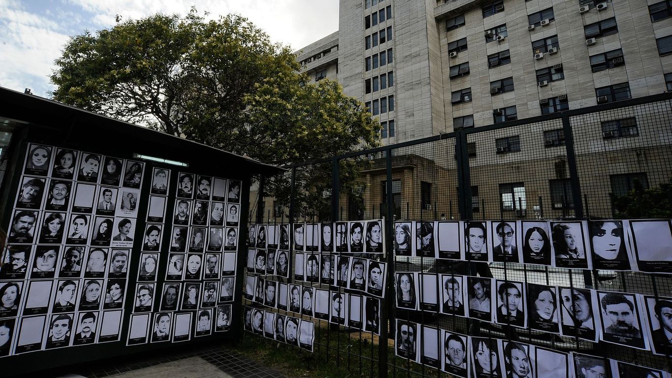 Ex oficiales militares argentinos están siendo juzgados por “vuelos de muerte”