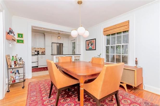 1921 Thurmond Pl dining room