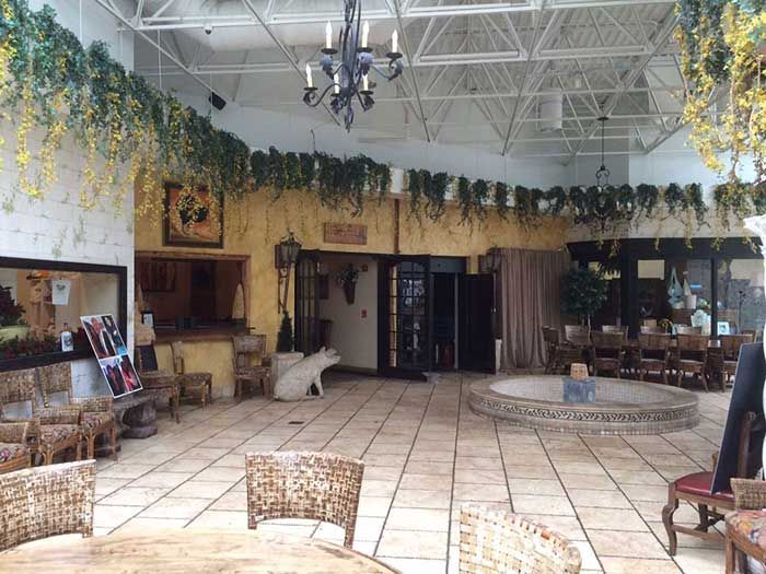 roosters-southpark-open-event-space-foyer